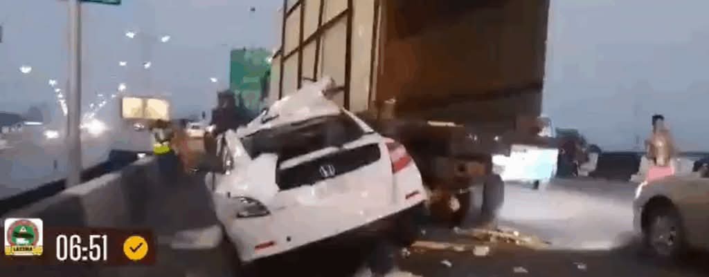 CAR COLLISION ON EKO BRIDGE HOSPITALISED A DRIVER AND CAUSED TRAFFIC CONGESTION